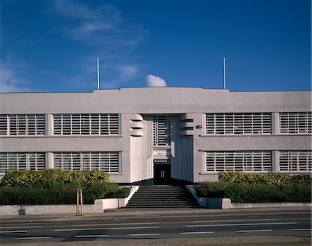 Coty Building, Golden Mile, Great West Road, Brentford, 1933. Former Coty Cosmetic Factory. Architect: Wallis Gilbert and Partners Fotografie stock - Rights-Managed, Codice: 845-02729616