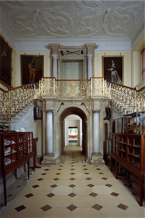 simsearch:845-03464631,k - Audley End. View of the staircase in the Great Hall looking through to the Lobby and Dining Parlour . Foto de stock - Direito Controlado, Número: 845-03464640