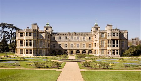 simsearch:845-05839440,k - Audley End. Vue de la façade est de la maison avec le jardin du parterre. Photographie de stock - Rights-Managed, Code: 845-03464643