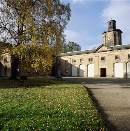 simsearch:845-03464655,k - Belsay Hall Stables. South front. Architect: John Dobson Foto de stock - Direito Controlado, Número: 845-03464653