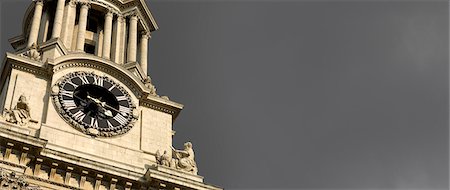 simsearch:845-02727368,k - Cathédrale St Paul, ville de Londres. Tour de l'horloge. Architectes : Sir Christopher Wren Photographie de stock - Rights-Managed, Code: 845-03463409