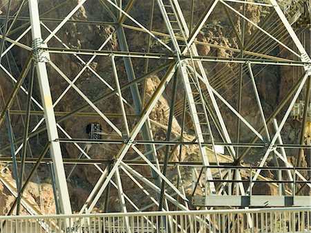 simsearch:845-03463692,k - Hoover Dam electricity pylons and overhead crane in background Foto de stock - Con derechos protegidos, Código: 845-03463684