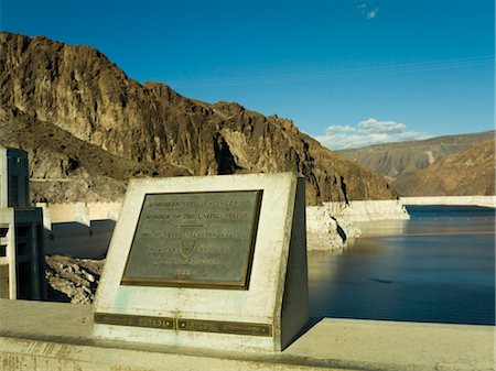 Plaque de Hoover Dam montrant la ligne de démarcation entre États Nevada et Arizona Photographie de stock - Rights-Managed, Code: 845-03463689