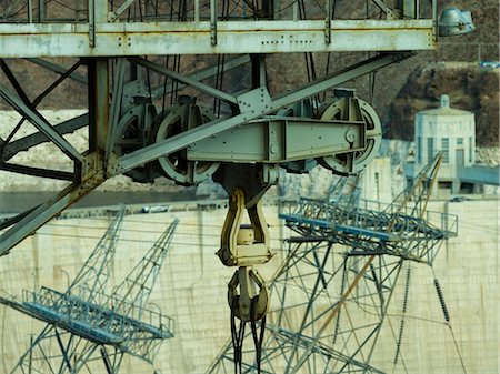 fil électrique - Détail des vieux ponts roulants avec le barrage Hoover au-delà Photographie de stock - Rights-Managed, Code: 845-03463695