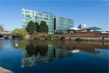 regent's canal - King's Place art centre and offices from Regent's Canal, London. Architects: Dixon Jones Architects Foto de stock - Con derechos protegidos, Código: 845-03463897