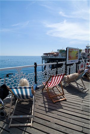 simsearch:845-03464662,k - Liegestühle auf Brighton Pier, Brighton, Sussex, England Stockbilder - Lizenzpflichtiges, Bildnummer: 845-03463988