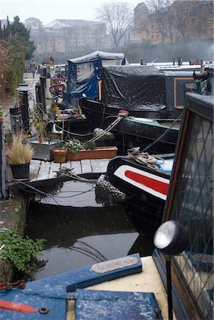 Canal moorings in the snow, Lisson Wide, Regents Canal. Stock Photo - Rights-Managed, Code: 845-03552769