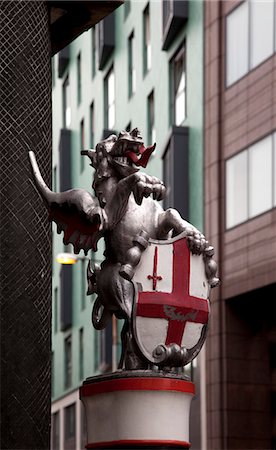 simsearch:845-03721222,k - Dragon guarding most northely boundary of City of London at junction of Goswell Road and Baltic Street West, London. Foto de stock - Con derechos protegidos, Código: 845-03552866