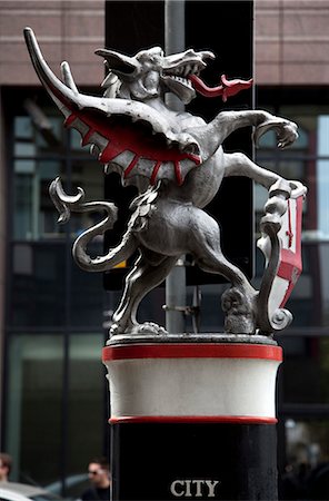 simsearch:845-03721222,k - Dragon guarding most northely boundary of City of London at junction of Goswell Road and Baltic Street West, London. Foto de stock - Con derechos protegidos, Código: 845-03552867