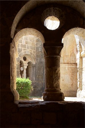 Abbaye du Thoronet, Var, Provence, 1160 - 1190. Cloister window. Stock Photo - Rights-Managed, Code: 845-03720244