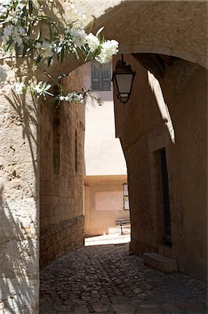 Arch and door, Provence. Foto de stock - Con derechos protegidos, Código: 845-03720254