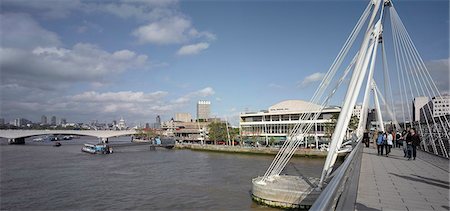 Panorama Tamise et Southbank Centre de Hungerford Bridge. Architectes : Leslie Martin, Robert Matthews, Peter Moro de Ministère architectes de London County Council 1948-1951 alliés et Morrison 2007 Photographie de stock - Rights-Managed, Code: 845-03720535