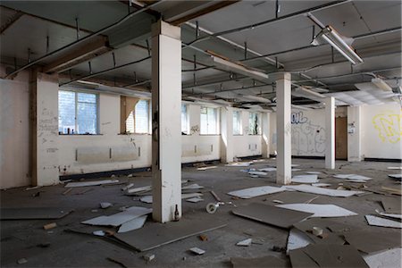 Squat, Disused Office Building, East London. Foto de stock - Con derechos protegidos, Código: 845-03720547