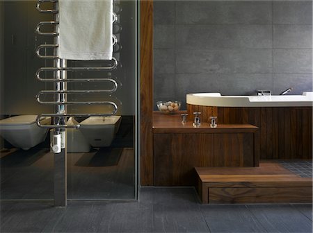 House in Chelsea, London. Modern elegant bathroom with towel rail radiator. Architects: Chris Dyson Architects Stock Photo - Rights-Managed, Code: 845-03720703