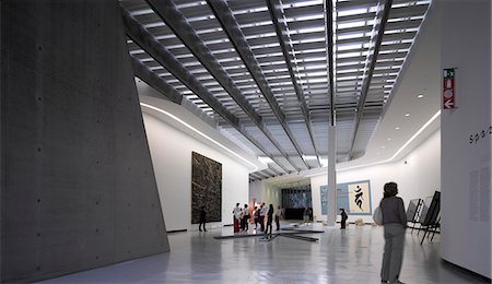 exhibición - Interior exhibition space at the MAXXI, National Museum of 21st Century Arts, Rome. Architects: Zaha Hadid Architects Foto de stock - Con derechos protegidos, Código: 845-03720819