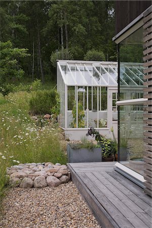 simsearch:845-03720867,k - Glass house and glazed corner of modern house in rural woods. Architects: Landstrom Arkitekter Foto de stock - Con derechos protegidos, Código: 845-03720873