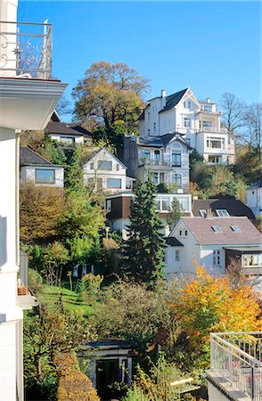 Hamburg, houses in Blankenese, home of many old sea captains, Cape Horn farers and whalers. Stock Photo - Rights-Managed, Code: 845-03720958