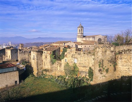 Cataluna, Gerona, Blick auf die Stadtmauern der Altstadt. Stockbilder - Lizenzpflichtiges, Bildnummer: 845-03720950