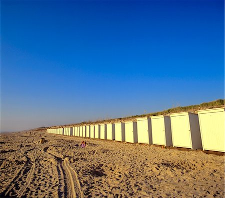 simsearch:696-03397618,k - Noord-Holland, beach cabins on the North Sea beach in Bergen-aan-Zee. Foto de stock - Con derechos protegidos, Código: 845-03720984