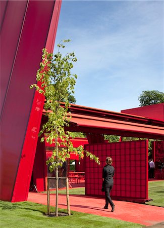 popping up - Entrance to the Serpentine Pavilion 2010 with figure walking. Architects: Ateliers Jean Nouvel Stock Photo - Rights-Managed, Code: 845-03721074