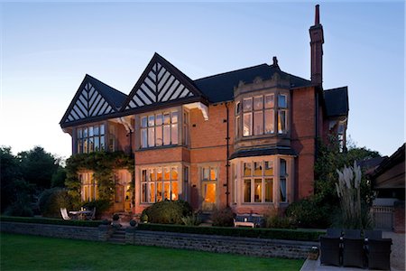 Traditional Arts and Crafts house. Exterior at dusk. Architects: Attributed to A.R.Calvert, c 1880 Foto de stock - Con derechos protegidos, Código: 845-03721117