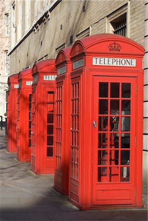 red call box - Les cabines téléphoniques rouges démodé, grande cour, près de la Royal Opera House, Covent Garden, Londres, WC2, Angleterre Photographie de stock - Rights-Managed, Code: 845-03721226