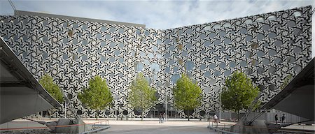 Ravensbourne College, Square de la péninsule, la péninsule de Greenwich, Bromley, London. Façade en céramique. Architectes : Foreign Office Architects Photographie de stock - Rights-Managed, Code: 845-03721377