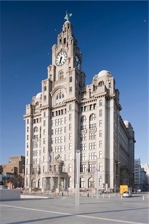 europe paving - The Liver Building in at Pier Head, Liverpool, Merseyside, England, UK. Designed by Designed by Walter Aubrey Thomas Stock Photo - Rights-Managed, Code: 845-03721397
