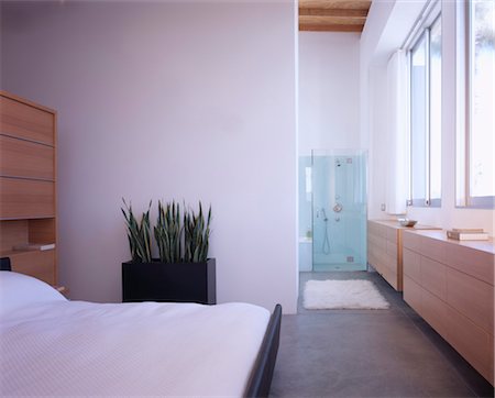Modern bedroom and en suite bathroom, MODAA, Culver City, California. 2005. Architects: SPF Architects Foto de stock - Con derechos protegidos, Código: 845-03777254