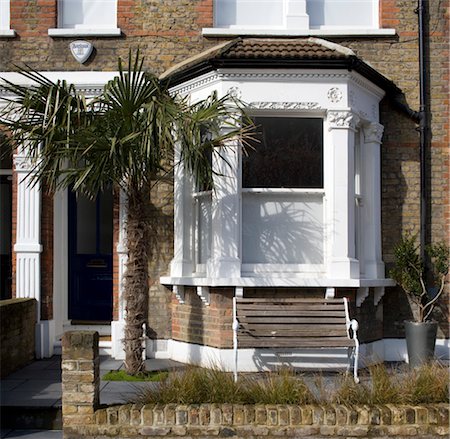 simsearch:845-03463631,k - Fenêtre baie extérieure d'une maison victorienne, Wandsworth, Londres. Architectes : Luis Fernandez de Treviño Photographie de stock - Rights-Managed, Code: 845-03777306