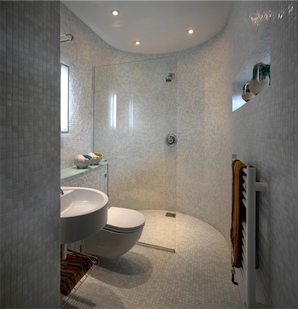 Refurbished barn, Lincolnshire. Walk-in wetroom with shower, basin and toilet. Architects: David Jenkin of and Associates Stock Photo - Rights-Managed, Code: 845-03777341