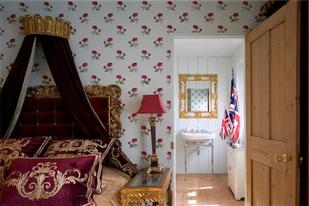 Regal inspired bedroom in a renovated georgian townhouse. Architects: Designer: John Teall, Flux Interiors. Designed by Designed by FLUXinteriors Foto de stock - Con derechos protegidos, Código: 845-03777361