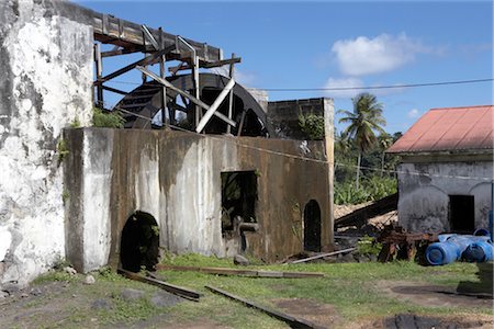 simsearch:845-03777440,k - Grenada. Dilapidated wheelhouse and agricultural buildings Fotografie stock - Rights-Managed, Codice: 845-03777387