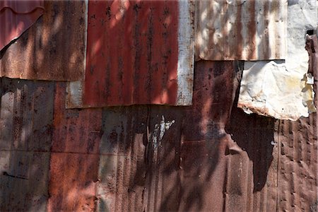 simsearch:845-03777440,k - Grenada. Dilapidated rusty, earth tones, corrugated iron building. Fotografie stock - Rights-Managed, Codice: 845-03777406