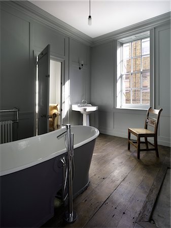 simsearch:845-05838113,k - Bathroom in a renovated georgian townhouse. Architects: Chris Dyson Architects Foto de stock - Con derechos protegidos, Código: 845-03777518