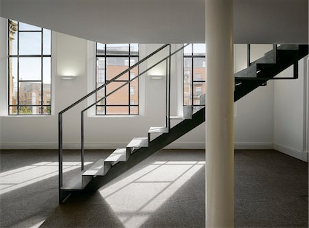 Escalier dans un espace bureau ouvert dans une chapelle rénovée. Architectes : Architectes OMI Photographie de stock - Rights-Managed, Code: 845-03777615