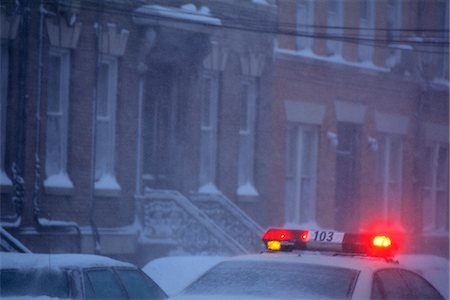 simsearch:846-03165187,k - 1990s FLASHING RED LIGHT ON TOP OF POLICE CAR IN THE SNOW Stock Photo - Rights-Managed, Code: 846-05645784