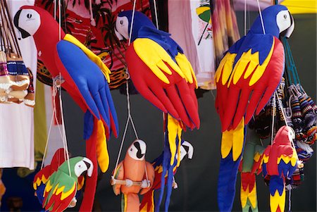 st martin market place - 1990s WEST INDIES MARIGOT CLOTH PARROT SOUVENIRS Foto de stock - Con derechos protegidos, Código: 846-05645819