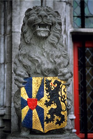 simsearch:846-03165377,k - BRUGES BELGIQUE LION SCULPTURE SUR LA CATHÉDRALE DU SAINT-SANG Photographie de stock - Rights-Managed, Code: 846-05645838