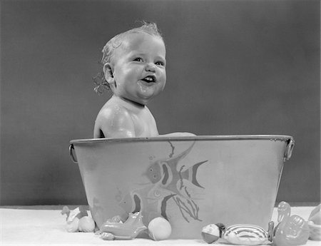 1940s - 1950s SMILING BABY IN BATH TUB STUDIO INDOOR Stock Photo - Rights-Managed, Code: 846-05646080