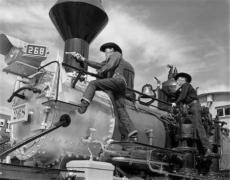 1950s - 1960s TWO COWBOY BANDITS WESTERN TRAIN ROBBERY SHOOT OUT Foto de stock - Con derechos protegidos, Código: 846-05646222