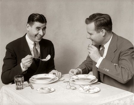 retro friendship - ANNÉES 1930 DEUX HOMMES À MANGER MANGER SOUPE SOURIANT Photographie de stock - Rights-Managed, Code: 846-05646285