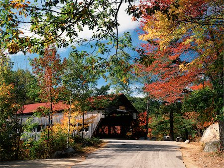 ponte coperto - AUTUMN SCENE SWIFT RIVER ALBANY NEW HAMPSHIRE Fotografie stock - Rights-Managed, Codice: 846-05646639