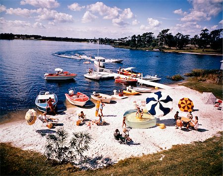 sud - DES ANNÉES 1960 PERSONNES ON SMALL SANDY BEACH PARAPLUIES BATEAUX ÉTÉ FUN VACANCES FLORIDE CYPRESS GARDENS Photographie de stock - Rights-Managed, Code: 846-05646748