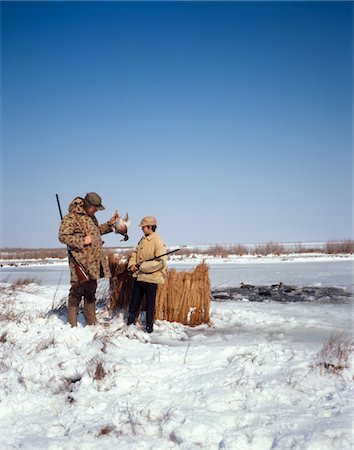 simsearch:846-09085292,k - 1970s FATHER AND SON DUCK HUNTING IN WINTER SNOW DEEP CREEK, VA Stock Photo - Rights-Managed, Code: 846-05646803