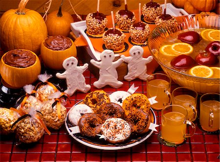 popcorn top view - HALLOWEEN DESSERT PARTY BUFFET Stock Photo - Rights-Managed, Code: 846-05646899