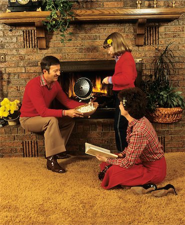 simsearch:846-09181575,k - 1970s - 1980s FAMILY FATHER MOTHER DAUGHTER SITTING BY FIREPLACE POPPING CORN Stock Photo - Rights-Managed, Code: 846-05647085