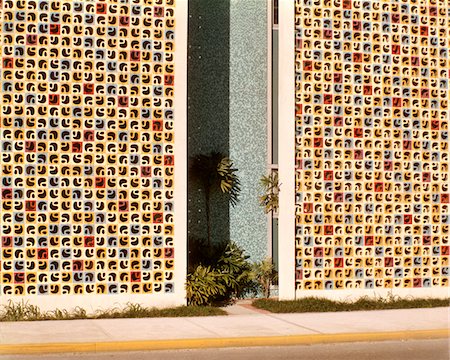 floride - BRIQUE DE CIMENT COLORÉ DES ANNÉES 1960 MODERN ARCHITECTURE PUBLIQUE IMMEUBLE CARREAUX DE MOSAÏQUE DE CARREAUX Photographie de stock - Rights-Managed, Code: 846-05647436