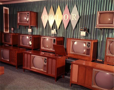 1960s DISPLAY OF COLOR TELEVISION SETS FOR SALE IN DEPARTMENT STORE Foto de stock - Con derechos protegidos, Código: 846-05647532