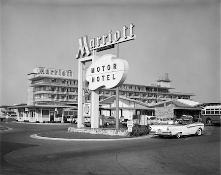 simsearch:846-09012715,k - 1950s - 1960s MARRIOTT MOTOR HOTEL MOTEL SIGN AND BUILDING Fotografie stock - Rights-Managed, Codice: 846-05647675